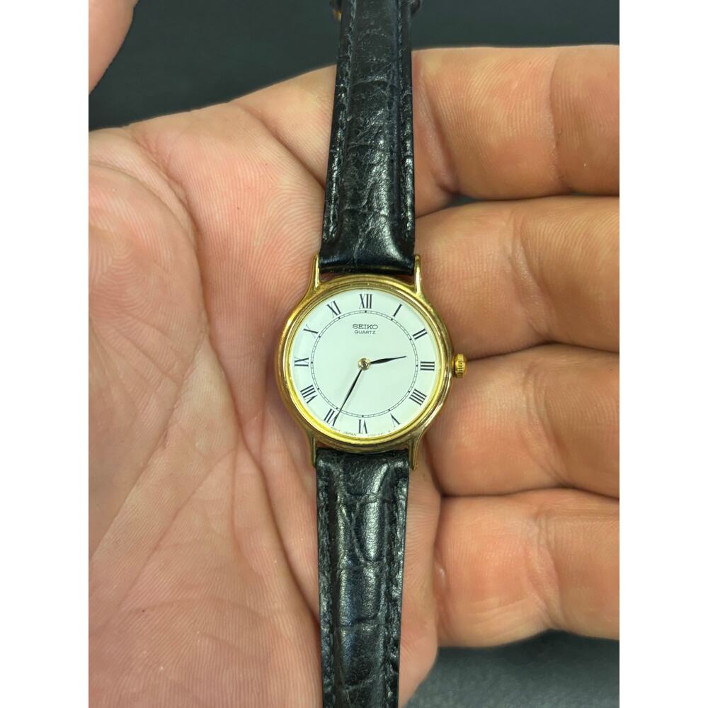 COPY - Vintage Seiko V700-6091 Gold Tone Womens Watch. New Battery!